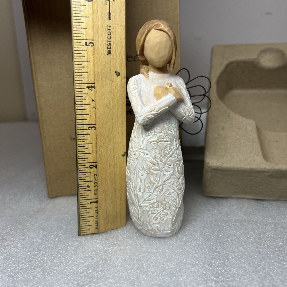 NEW Willow Tree REMEMBRANCE Angel Figurine w/ Heart Demdaco 26247 - Picture 6 of 7